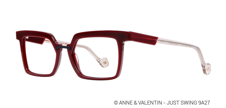 Lunettes Anne & Valentin rouge bordeaux de style rétro à découvrir chez vos opticiens créateurs à Montpellier